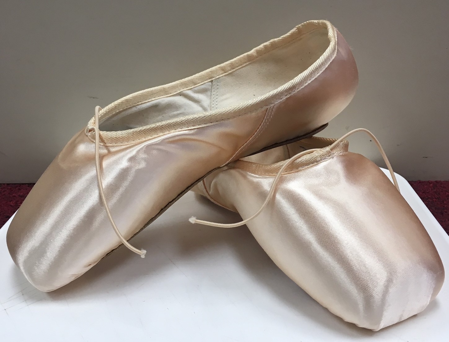 Pointe shoes similar on sale to bloch european balance